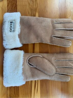 UGG Chestnut Suede Shearling-Lined Gloves with Cream Cuffs
